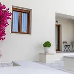 Harmony Beach House - 100 Steps From The Sea Lägenhet Naxos City