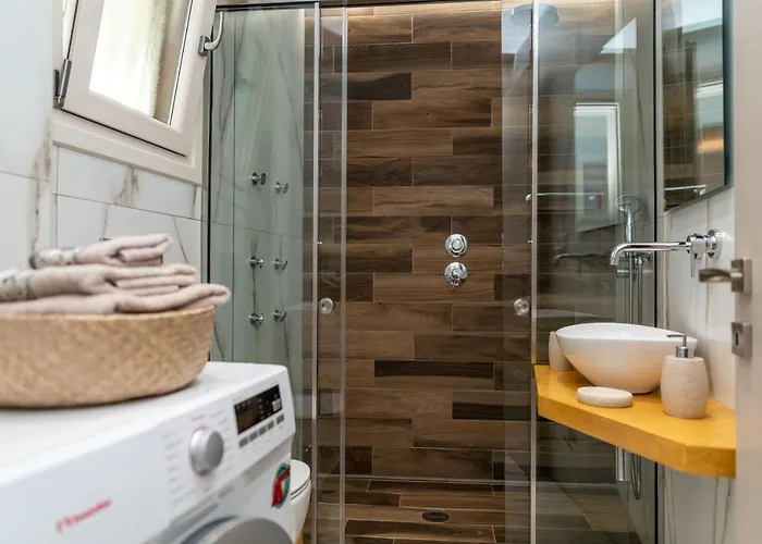 Harmony Beach House - 100 Steps From The Sea